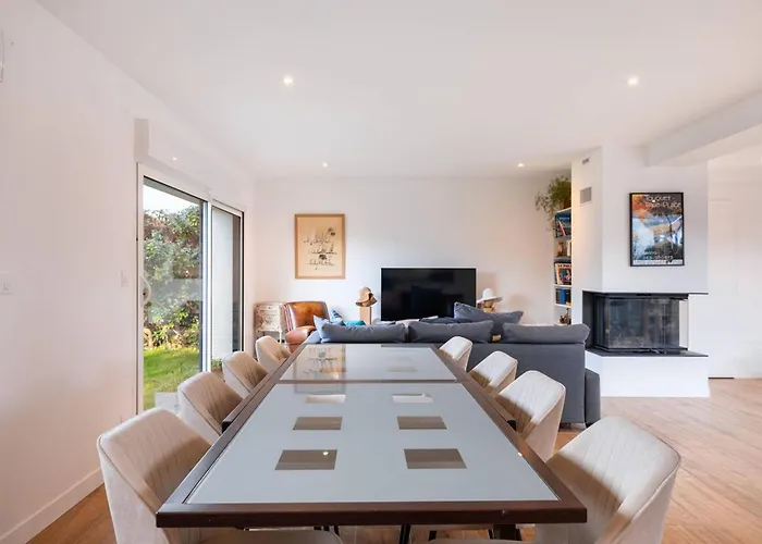 Charmante Avec Animaux Acceptes, Terrasse Et Wi-fi - Fr-1-821-52 *